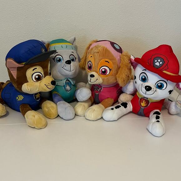Nickelodeon Resorts Paw Patrol Bundle Marshall Everest Skye Chase 11 Inch - Picture 1 of 7